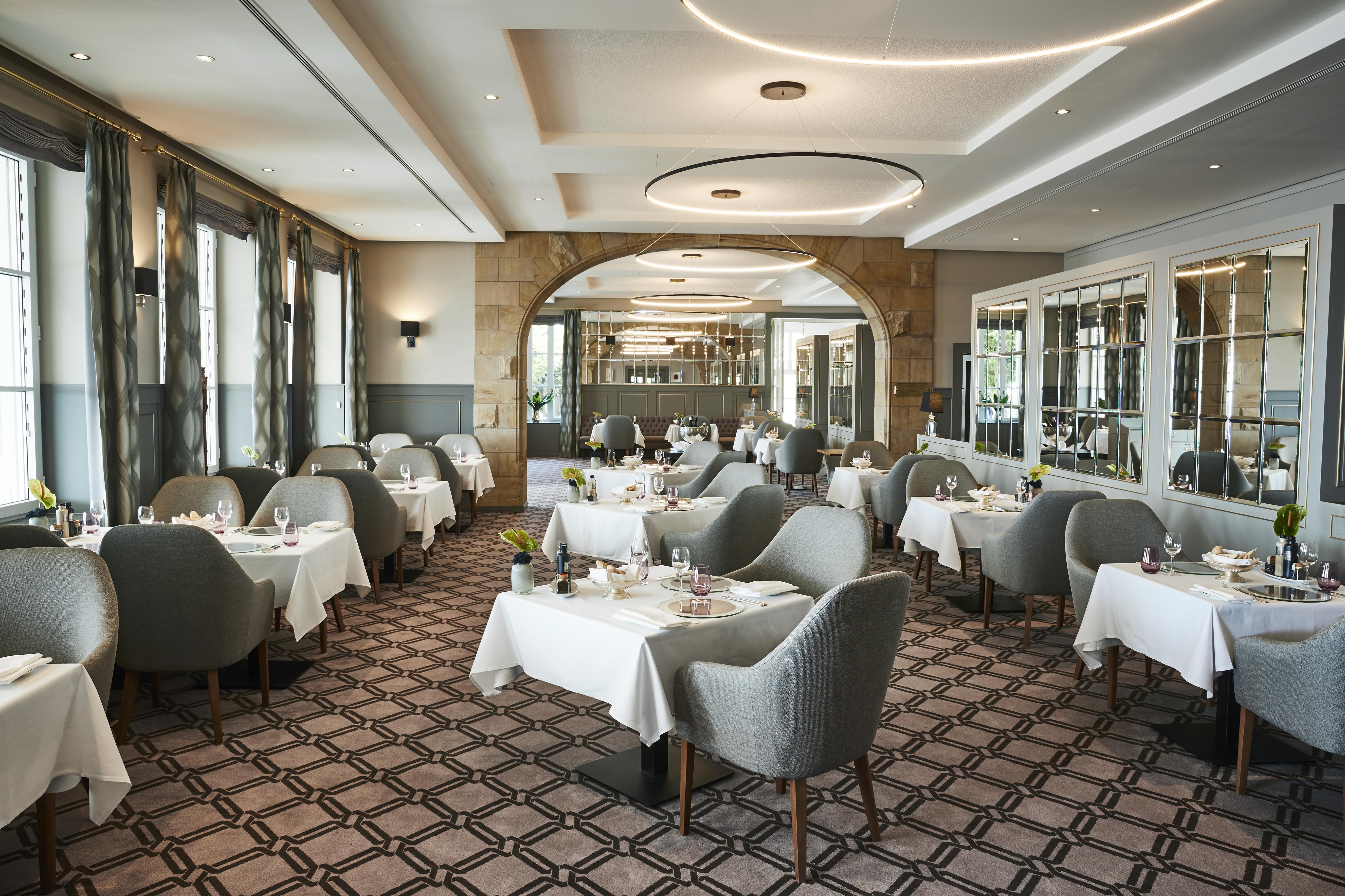 Steigenberger Icon Grandhotel & Spa Petersberg Königswinter Exterior foto The restaurant in 2019