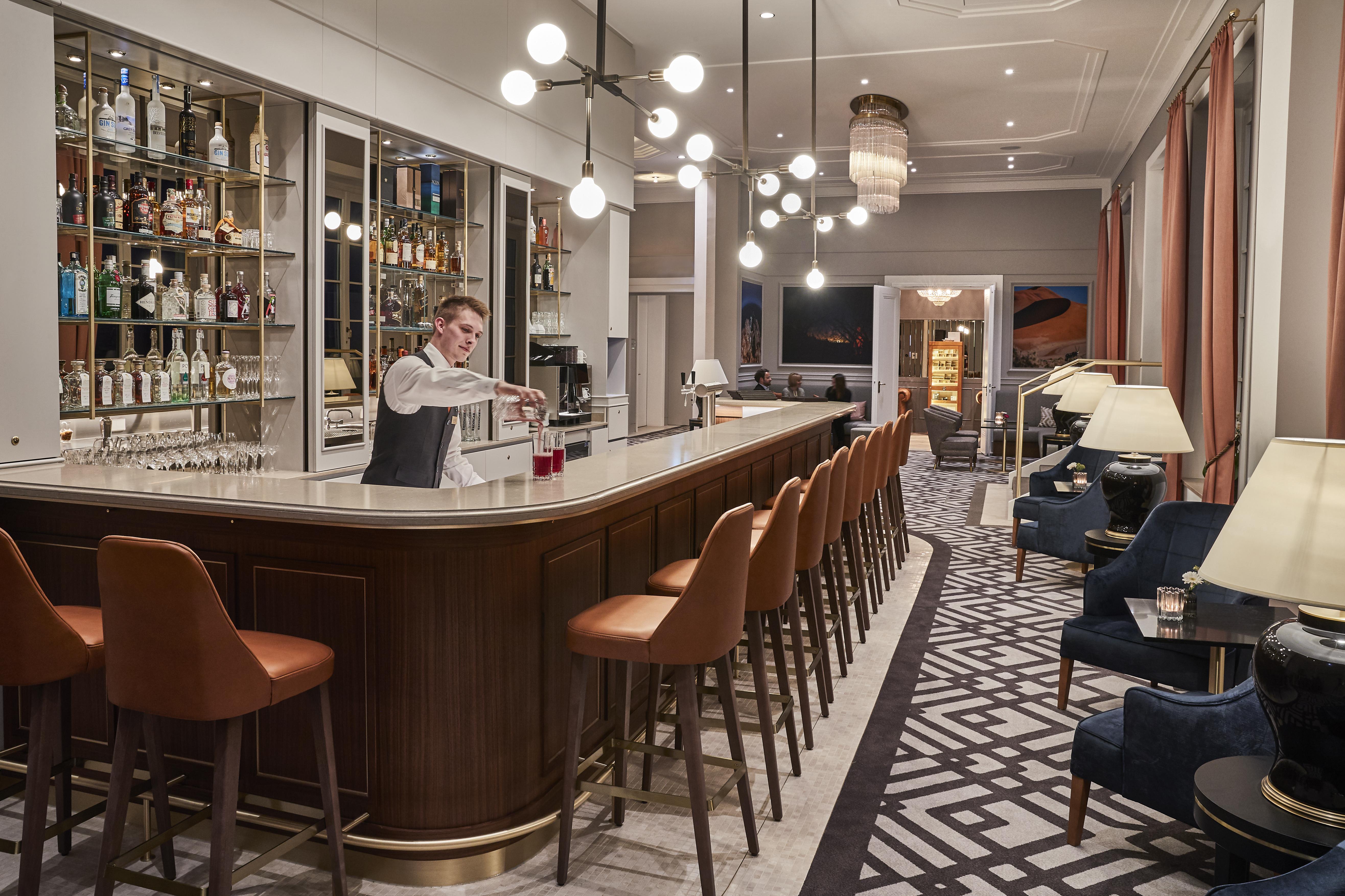 Steigenberger Icon Grandhotel & Spa Petersberg Königswinter Exterior foto The bar at the hotel